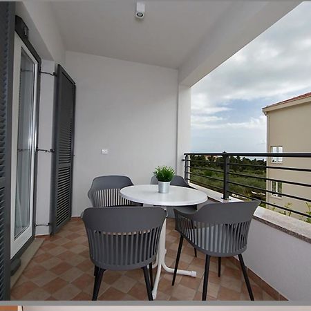 Ivmalu Apartments Tučepi Екстериор снимка