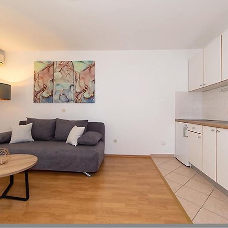 Ivmalu Apartments Tučepi Екстериор снимка