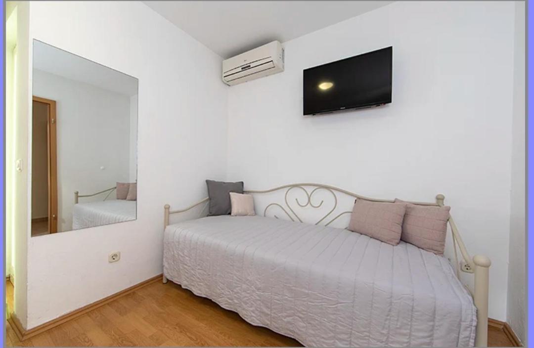 Ivmalu Apartments Tučepi Екстериор снимка