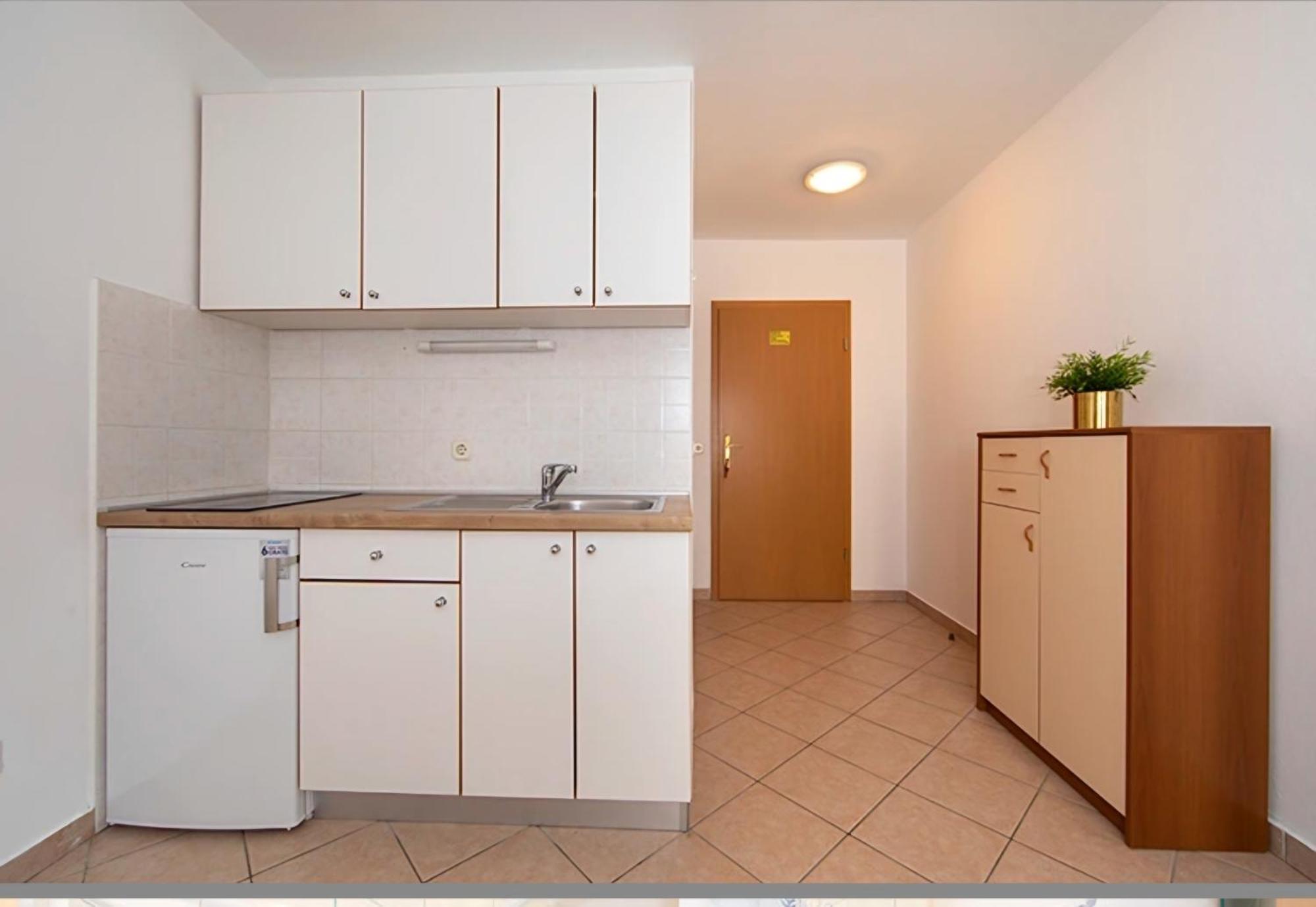 Ivmalu Apartments Tučepi Екстериор снимка