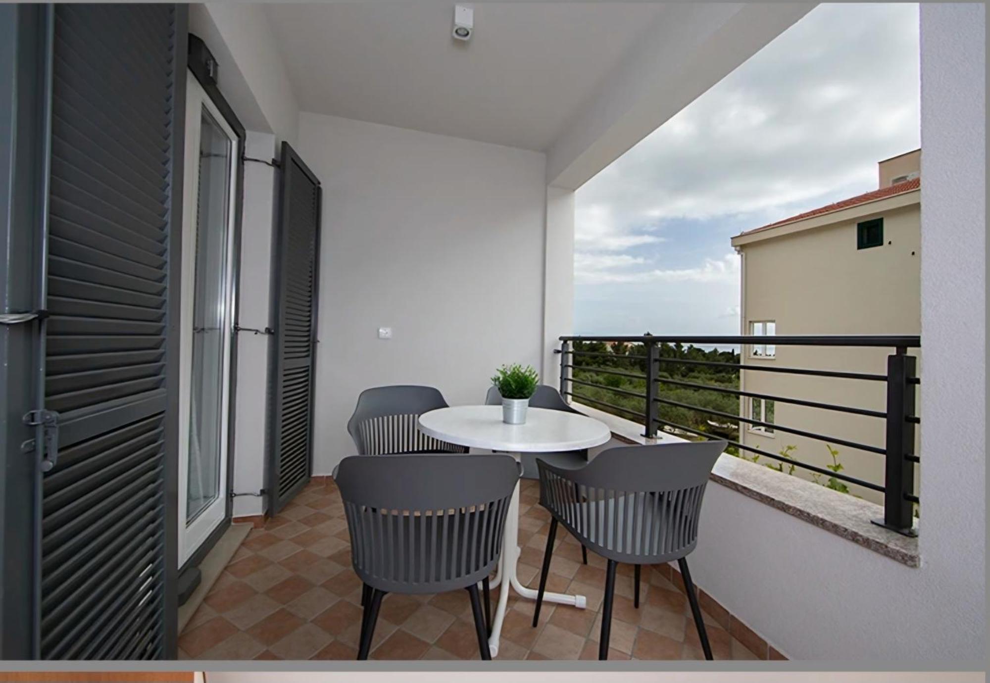 Ivmalu Apartments Tučepi Екстериор снимка